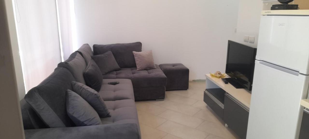 Eri Apartament Apartment *